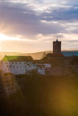 Drohnenaufnahme Wartburg Eisenach im Sonnenuntergang