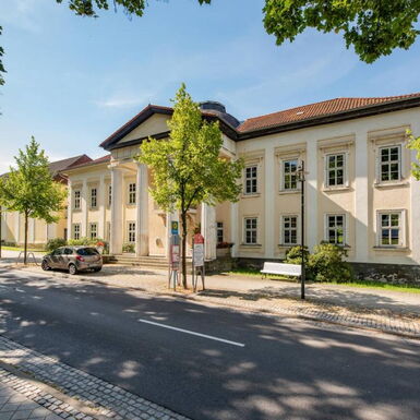 Außenaufnahme Palais Weimar mit Stadt- und Kurbibliothek