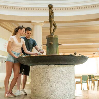 Verkostung des Heilwassers am Heilwasserbrunnen in der Wandelhalle